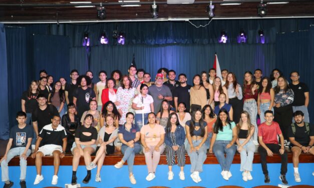 Experto llama a estudiantes a trabajar en su “marca personal”