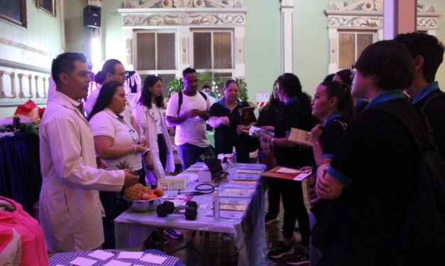 Feria vocacional abre camino a estudiantes de todas las edades