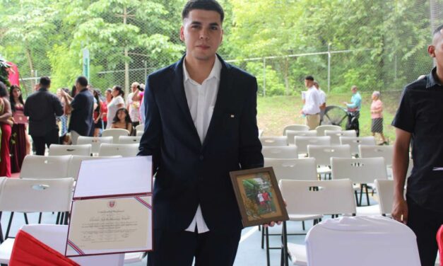 Estudiante graduado: “Dedico mi título a mi papá que está en el cielo”