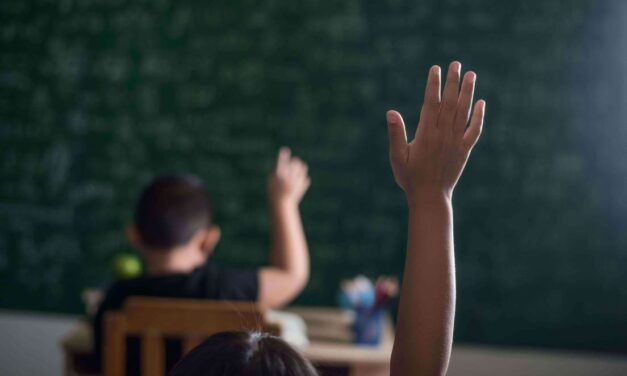 Gobierno paga en intereses de deuda  casi lo mismo que en educación