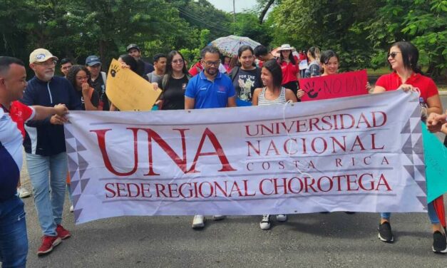 Marcha nacional en defensa de la educación pública moviliza a centenares  en Liberia