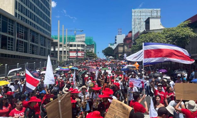 Un abarrotado San José defiende la educación pública