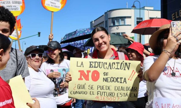 Organizaciones entregan a la Asamblea Legislativa manifiesto Pacto Nacional por la Educación Pública