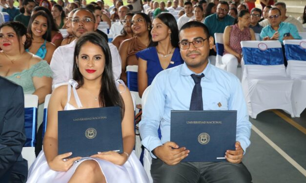 Pese a las adversidades son profesionales sello UNA