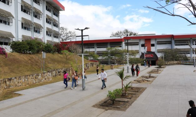 Ocho estudiantes obtienen nota perfecta en examen de admisión de la UNA
