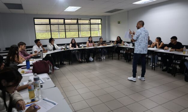 Proyecto piloto enseña sobre liderazgo y coaching entre estudiantes
