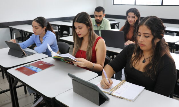 UNA ofrece carreras y becas para convertirse en profesional de excelencia