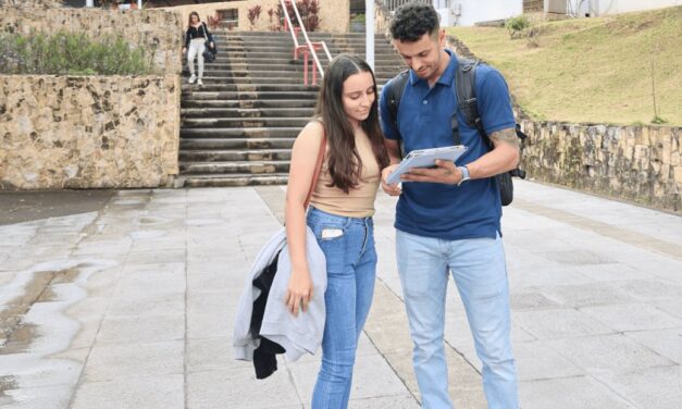 Estudiantes transforman sus vidas gracias a las becas de la UNA