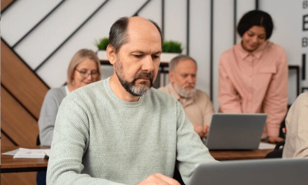 UNA ofrece curso gratuito de alfabetización tecnológica para personas adultas