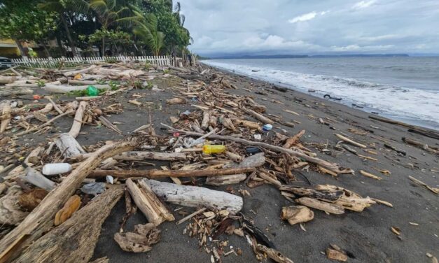 Playas de Costa Rica entre las más contaminadas con botellas plásticas