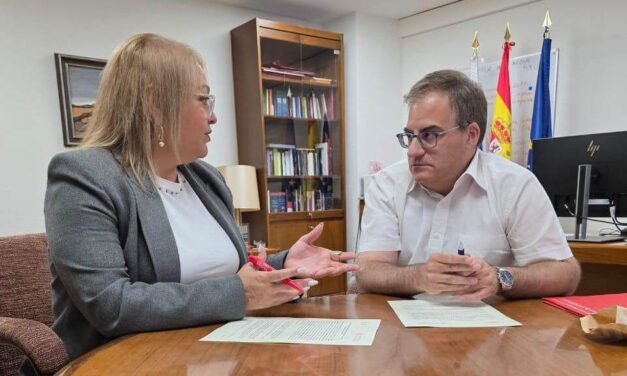 UNA establece relaciones con la histórica Universidad de Salamanca
