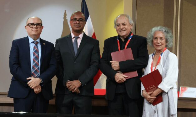 UNA reconoce a dos pilares del arte y la cultura nacional
