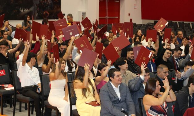 SIUA entregó 75 nuevos profesionales a la sociedad