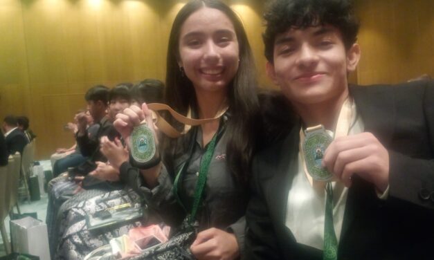 Estudiantes del Colegio Científico de Pérez Zeledón ganan medalla de plata en Rusia