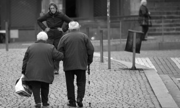 Con desigualdades y fragmentación institucional: así se envejece en Latinoamérica