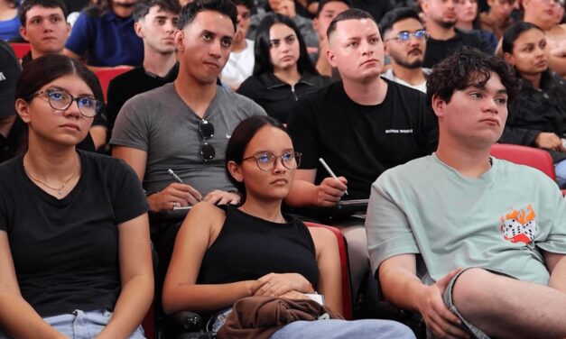 Investigación inspira a jóvenes universitarios durante II Simposio de Tecnologías Emergentes