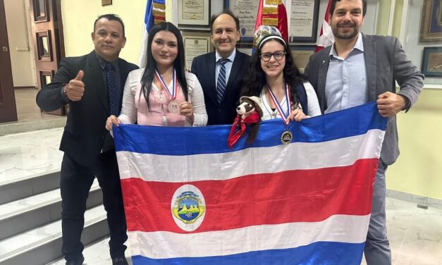 Costa Rica gana oro y plata en Olimpiada internacional y se prepara para albergar la edición 2026