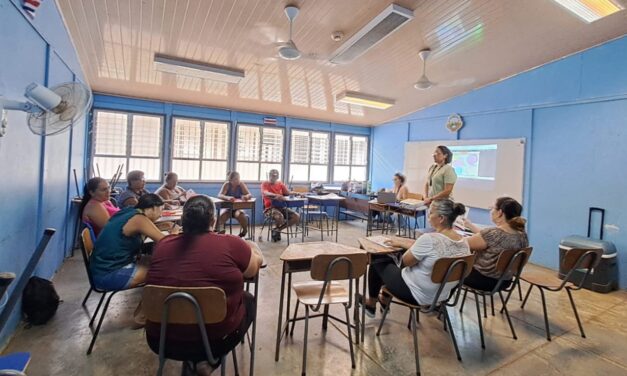Familias puntarenenses reciben educación familiar y capacitación de la UNA y el CIR Social