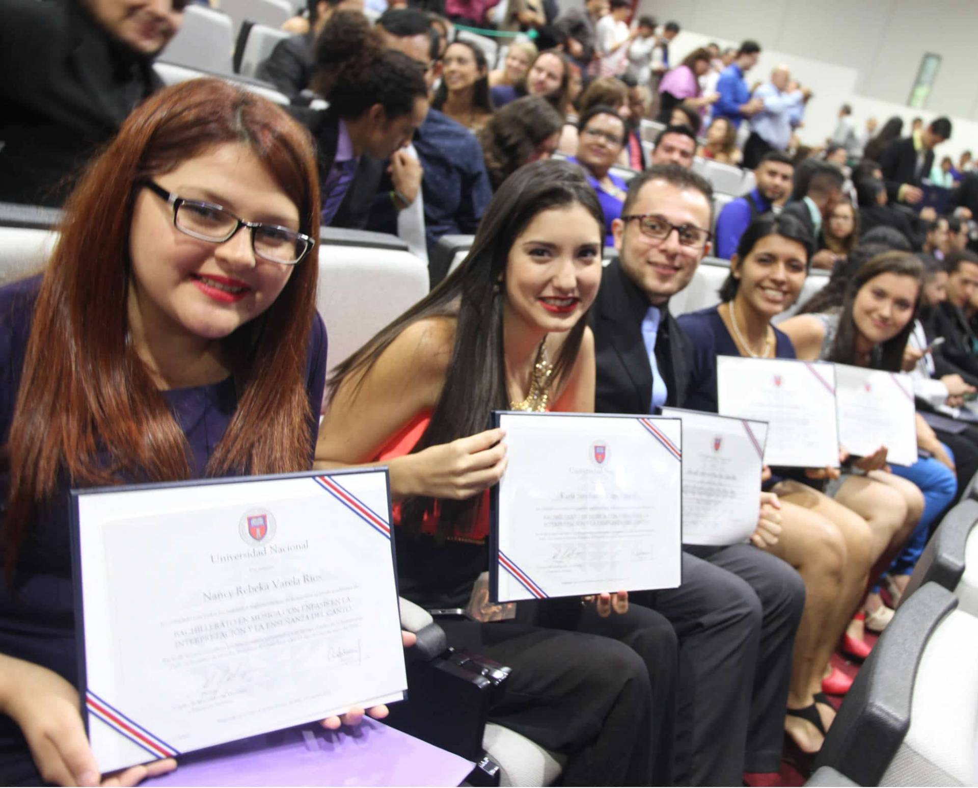 Graduación de estudiantes UNA